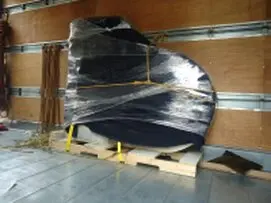 Cajas y mobiliario preparado para mudanza